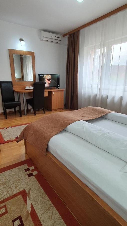 Pensiunea Select Arad Exterior foto